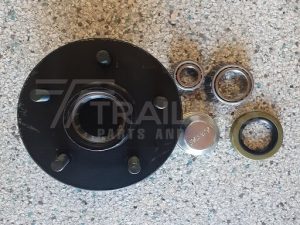 HT Lazy Hub Black 6'' 5 Stud with Holden/LM Bearing