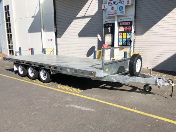 19x8 Heavy Duty Tri-Axle Flat Deck Trailer - Image 4